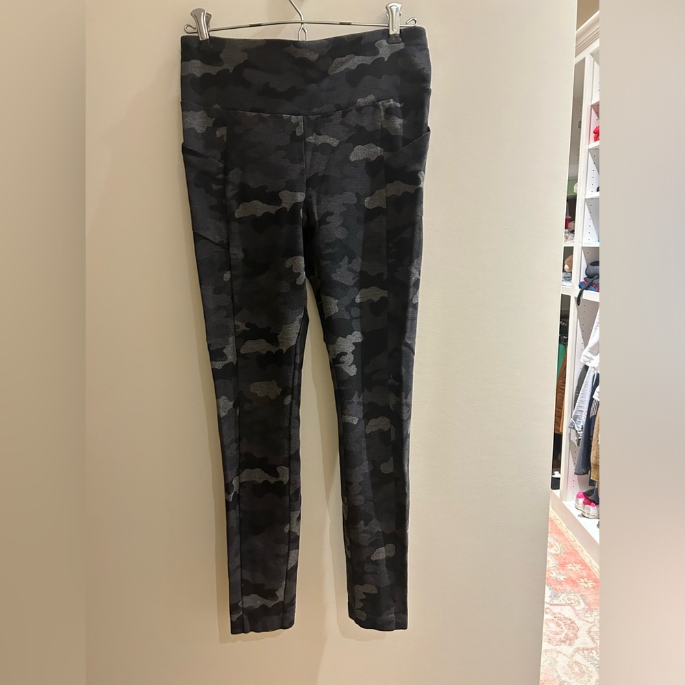 Cabi 3931 ATC Legging in Gray Camouflage, small